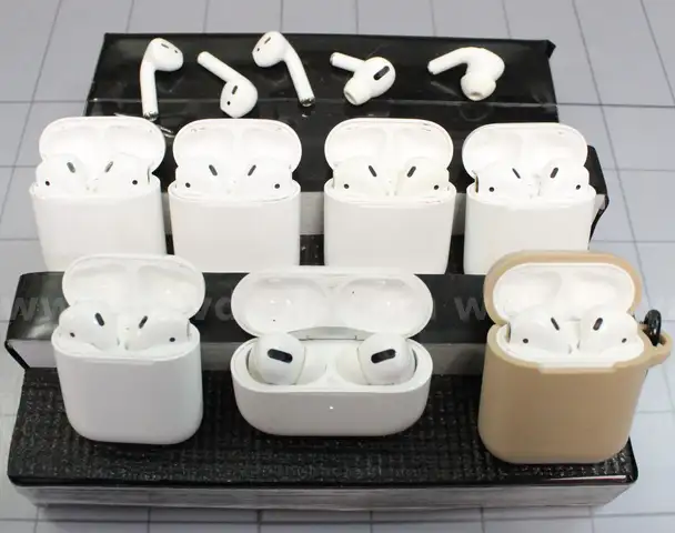 (7) Sets of Apple Air Pods/etc., Approx. 1 lb., #33658