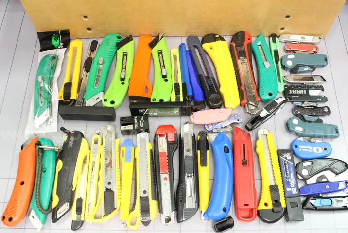 Approx. 4 lbs. of Assorted Box Cutters/Utility Knives, #33783