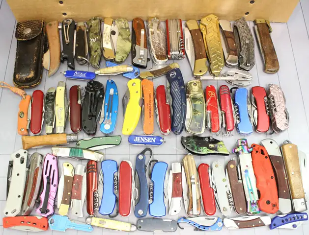 Approximately 12 lbs. of Assorted Knives, #33802