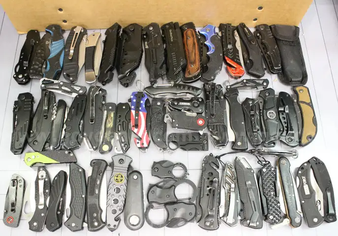 Approx. 12 lbs. of Assorted Black Knives, #33813