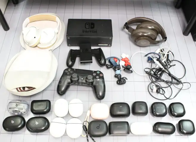 Approximately 6 lbs. of Brand-name Electronics, #33729