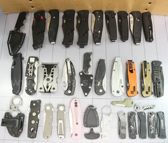 Approx. 6 lbs. of Assorted BRAND-NAME Knives, #33822