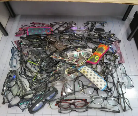 Approx. 6 lbs. of Assorted Eye/Reading glasses, #32952