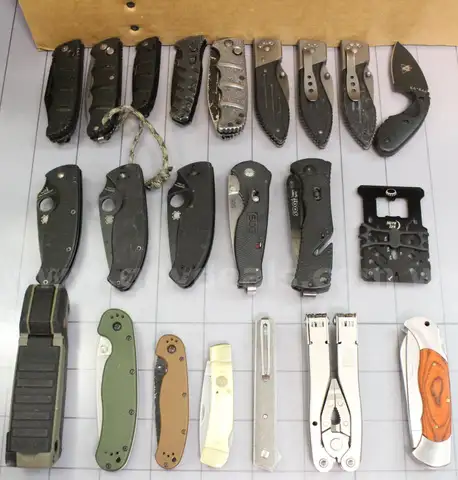 Approx. 6 lbs. of Assorted BRAND-NAME Knives, #33965