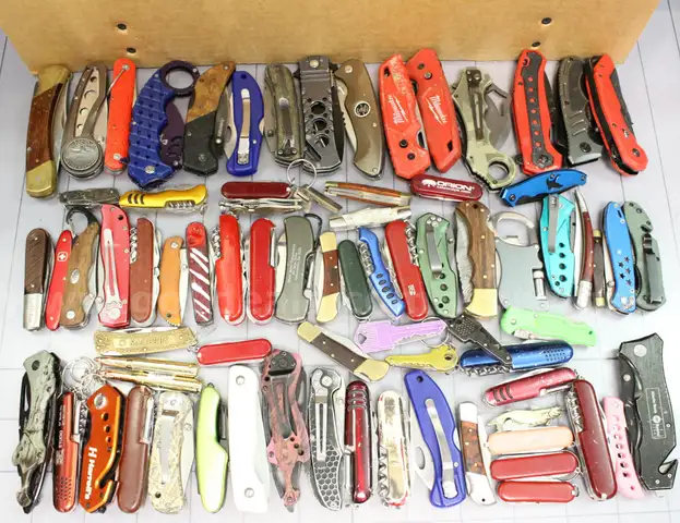 Approximately 12 lbs. of Assorted Knives, #33868