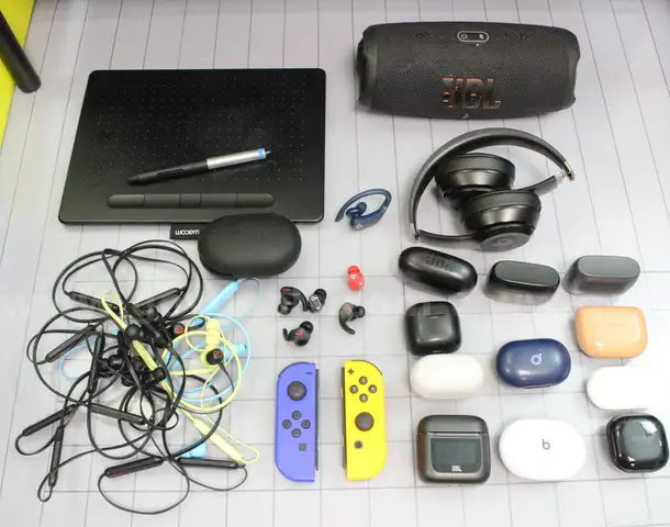 Approximately 6 lbs. of Brand-name Electronics, #34028