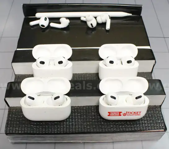 (4) Sets of Apple Air Pods/etc., Approx. 1 lb., #33756