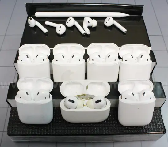 (7) Sets of Apple Air Pods/etc., Approx. 1 lb., #33755
