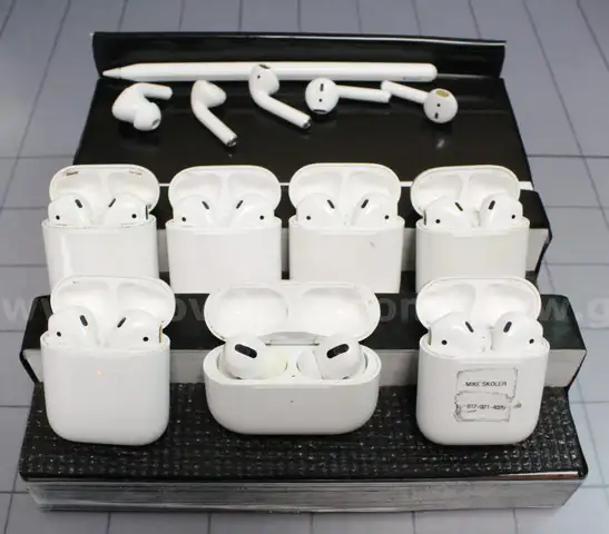 (7) Sets of Apple Air Pods/etc., Approx. 1 lb., #33757