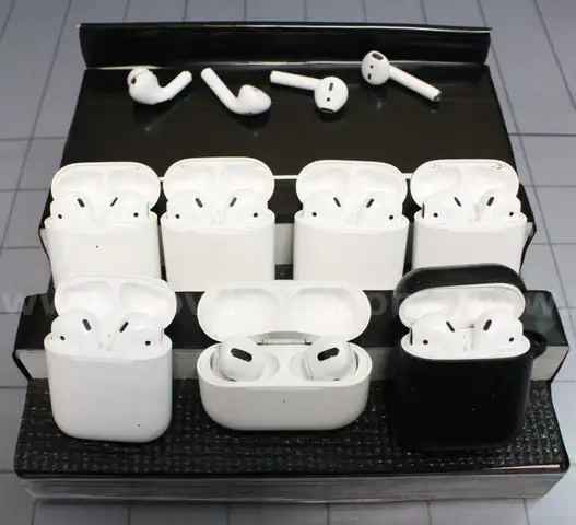 (7) Sets of Apple Air Pods/etc., Approx. 1 lb., #33759