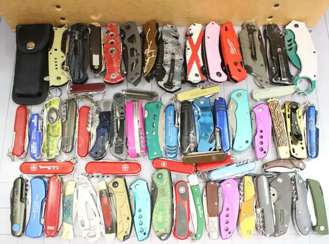 Approximately 12 lbs. of Assorted Knives, #33937