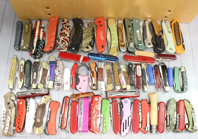 Approximately 12 lbs. of Assorted Knives, #34694