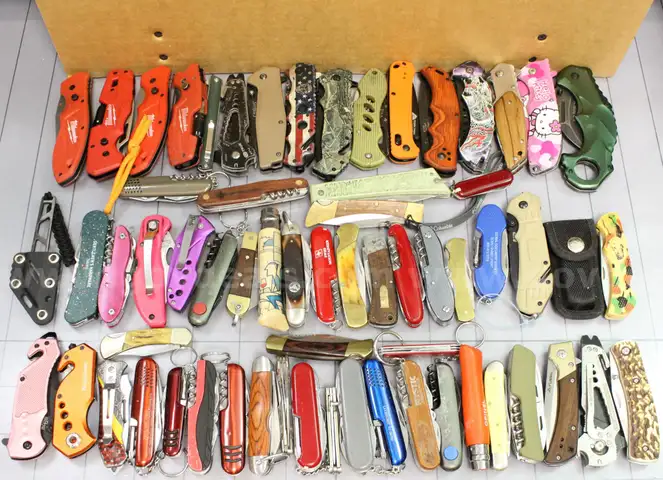 Approximately 12 lbs. of Assorted Knives, #34696