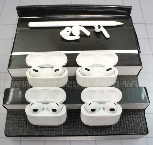 (4) Sets of Apple Air Pods/etc., Approx. 1 lb., #33963