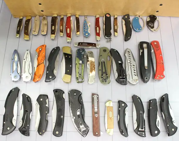 Approx. 6 lbs. of Assorted BUCK Knives, #34049