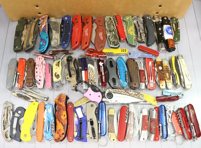 Approximately 12 lbs. of Assorted Knives, #34954