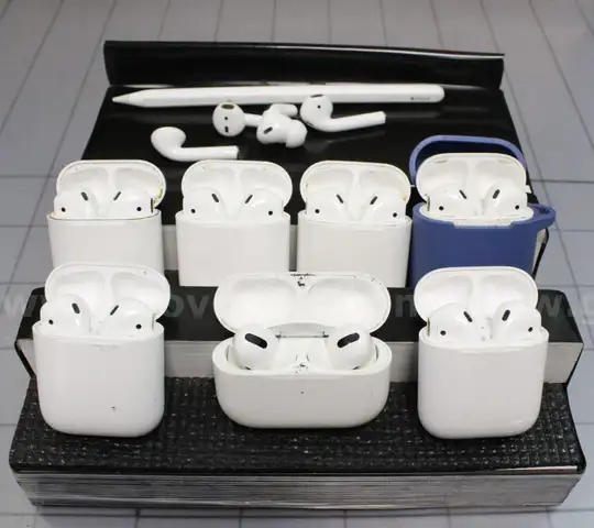 (7) Sets of Apple Air Pods/etc., Approx. 1 lb., #34233