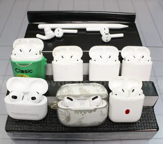 (7) Sets of Apple Air Pods/etc., Approx. 1 lb., #34235