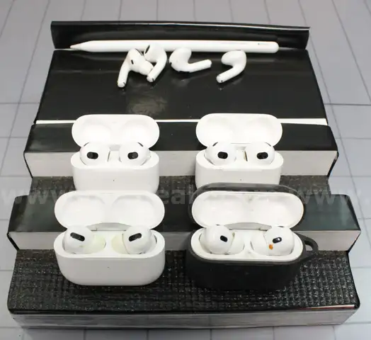 (4) Sets of Apple Air Pods/etc., Approx. 1 lb., #34236