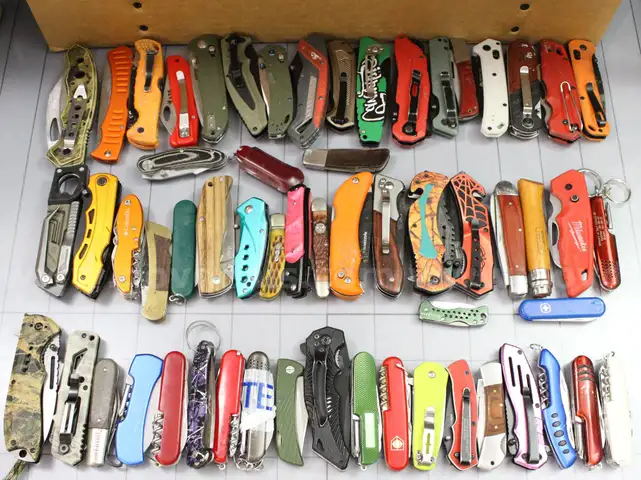 Approximately 12 lbs. of Assorted Knives, #35040