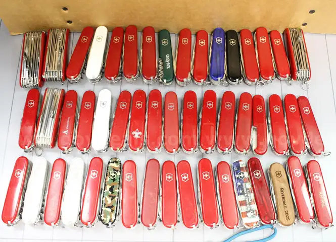 Approximately 10 lbs. Assorted Victorinox/Swiss Army  Knives, #34588