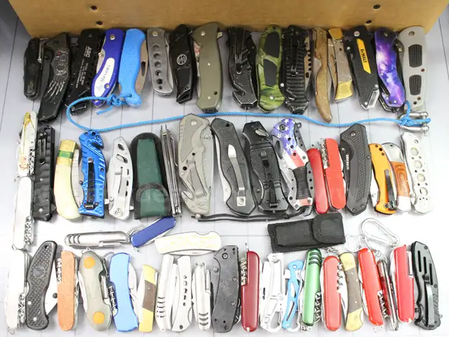 Approximately 12 lbs. of Assorted Knives, #35139