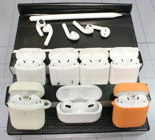 (7) Sets of Apple Air Pods/etc., Approximately 1 lb., #34607