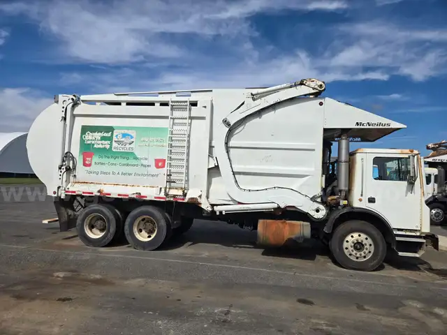 2007 Mack MR690S Garbage Truck