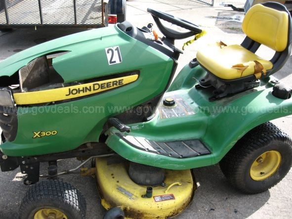 JOHN DEERE LAWN MOWERS PARTS ONLY 151467 WI GovDeals