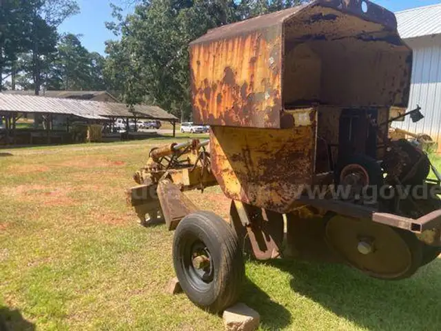 Tree Planter (204047 AJ)