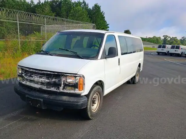 2002 Chevrolet Express (203984 NB)