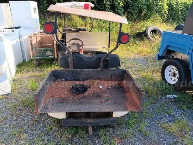 2004 Ezgo Textron Golf Cart ***FOR PARTS ONLY*** (204419 AJ)