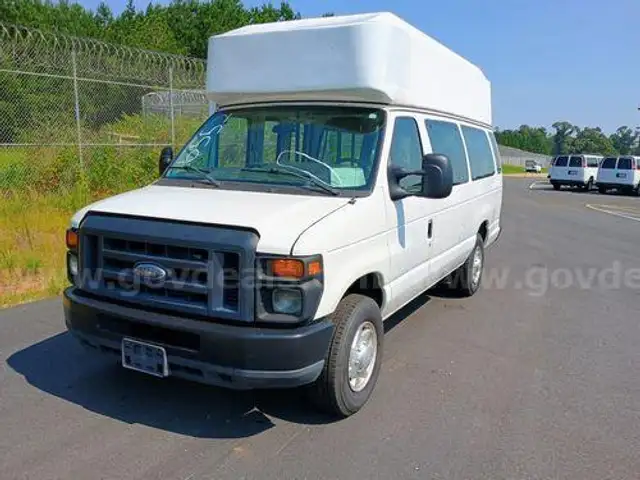 2013 Ford Econoline (204361 NB)