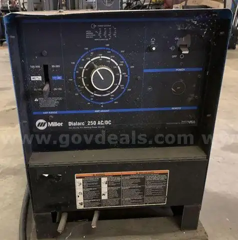 MILLER DIALARC 250 AC/DC WELDER (205737 DC)
