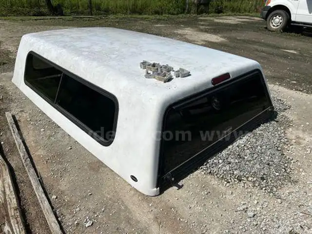 PICKUP TRUCK CAMPER SHELL (206231 DC)