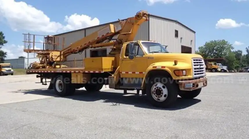 1998 Ford F800 (206573 AJ: DOT)