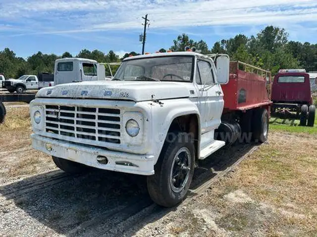 1976 FORD F750 with Water Tank, Water Pump, and Hose Reel (207076 NB)