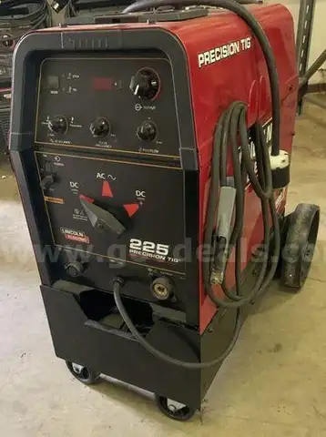 WELDER LINCOLN PRECISION TIG 225 (207020 AJ)