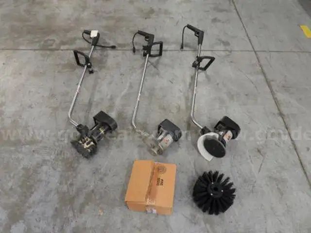 BASEBOARD MINI EDGER SCRUBBER (208100 TM)