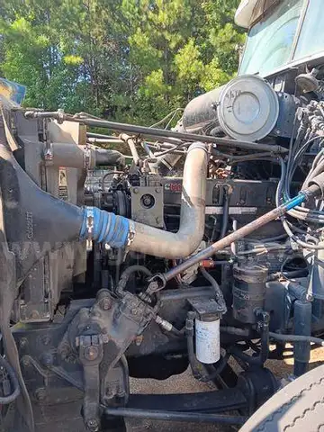 1996 Freightliner FLD112 (208905 NB)