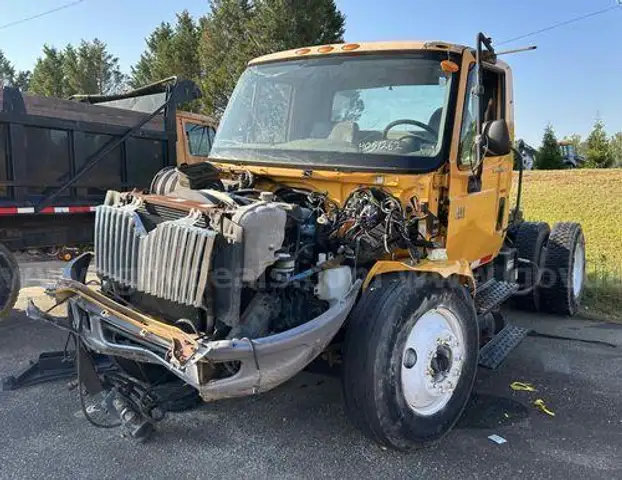 2006 International 4300 (209214 NB DOT)