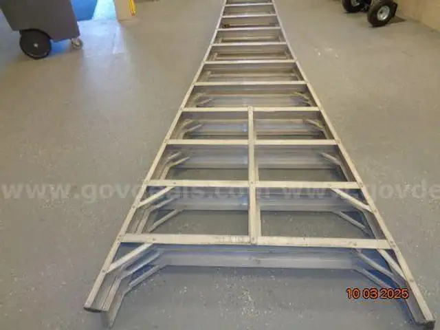 ALUMINUM STEP LADDER 12 FEET&#x9; (209147 NM)
