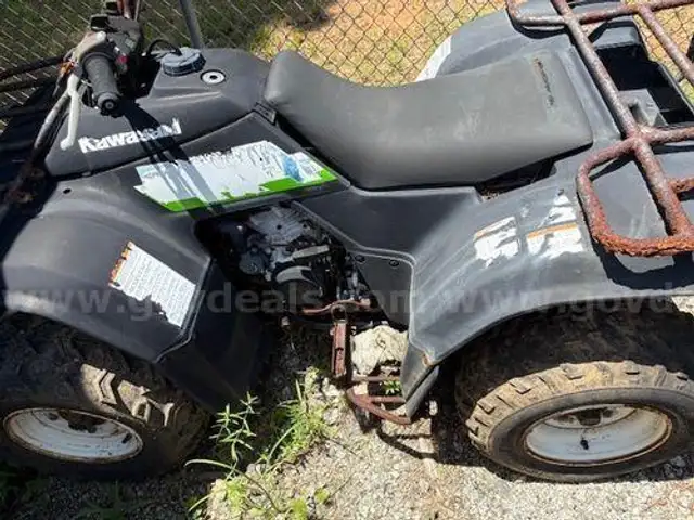 Kawasaki Bayou Four Wheeler KLF 300C (208958 AJ)
