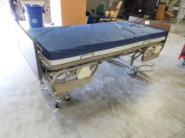Hospital Bed (209345 NB)