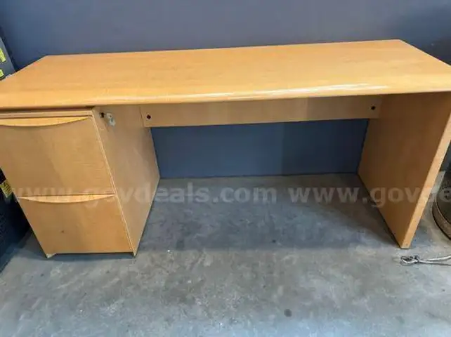 Wooden Desk (209938 BT)