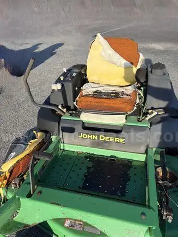 John Deere Lawn Mowers  (208609 DC)
