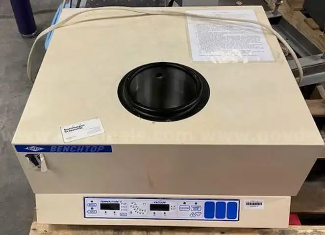 Virtis Benchtop Vaccum Freezer Dryer (210142 NB)