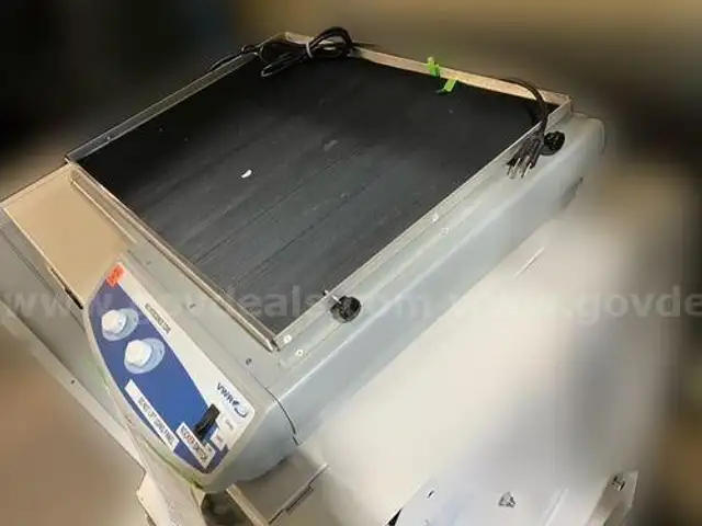 VWR analog shaker 5000 (209896 DC)