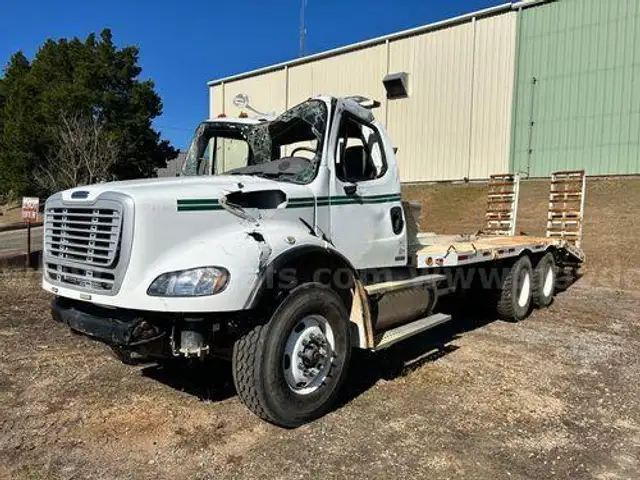 2010 Freightliner M2 112 ***SALVAGE TITLE*** (211885 AJ)