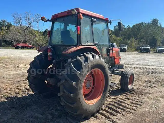 KUBOTA M9000 TRACTOR (211883 AJ)